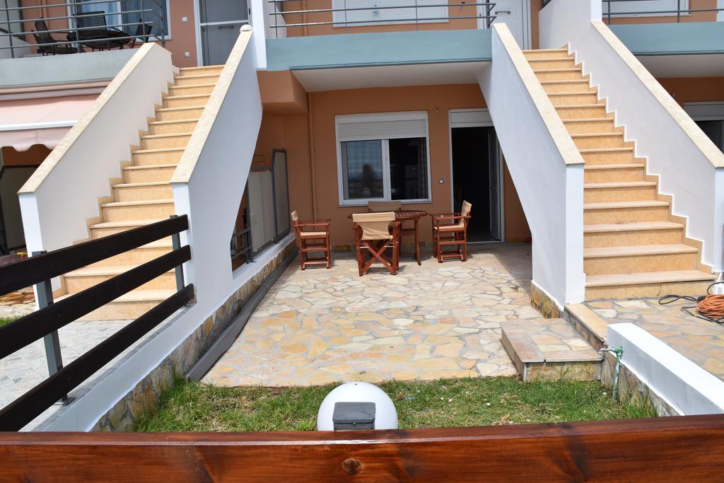 Aperanto House Paralia Loutsas Buitenkant foto