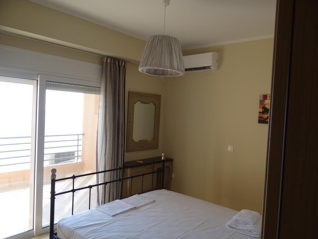Aperanto House Paralia Loutsas Buitenkant foto