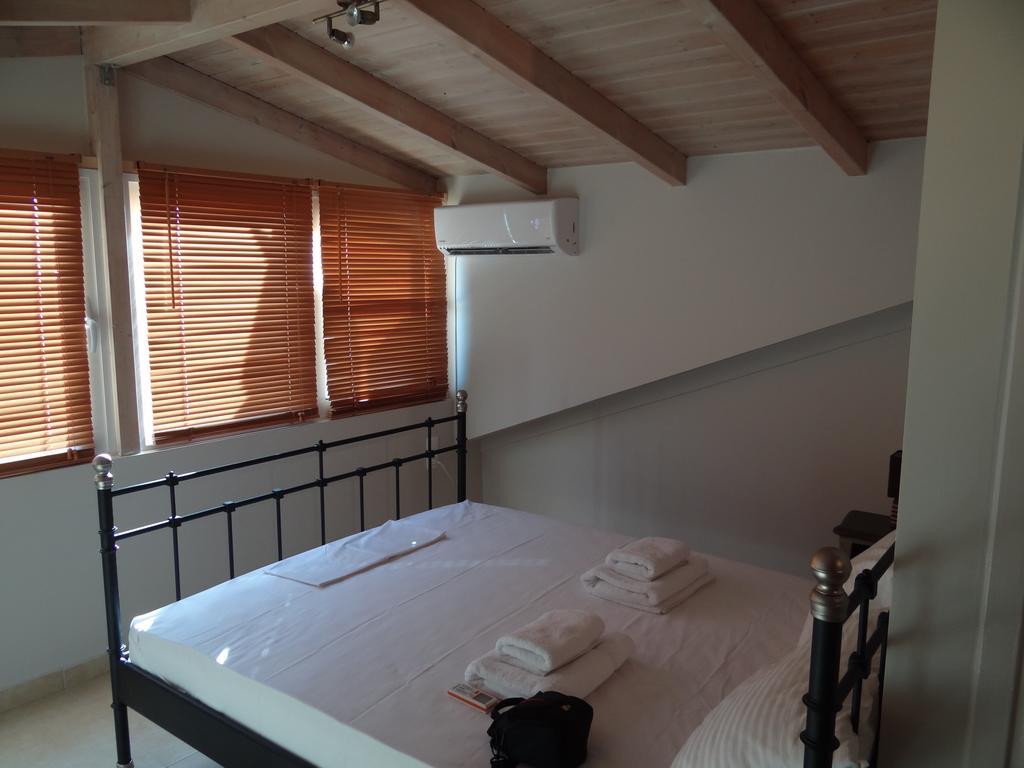 Aperanto House Paralia Loutsas Buitenkant foto