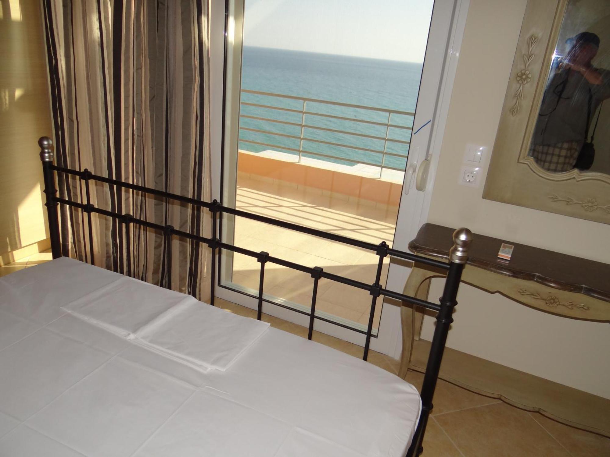 Aperanto House Paralia Loutsas Kamer foto