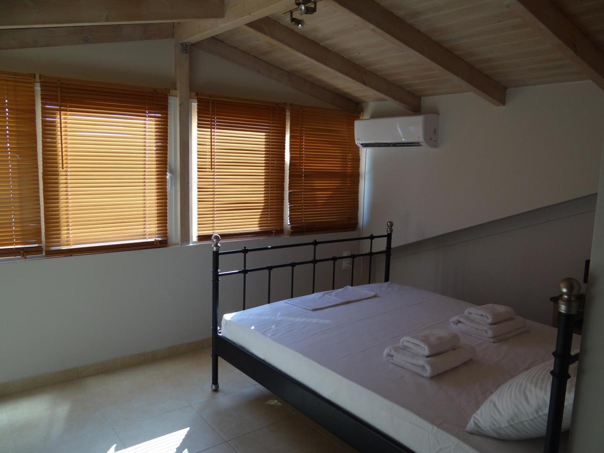 Aperanto House Paralia Loutsas Kamer foto