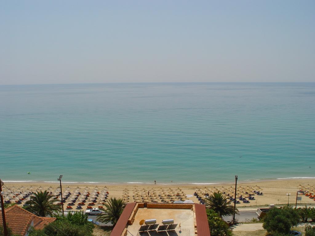 Aperanto House Paralia Loutsas Buitenkant foto