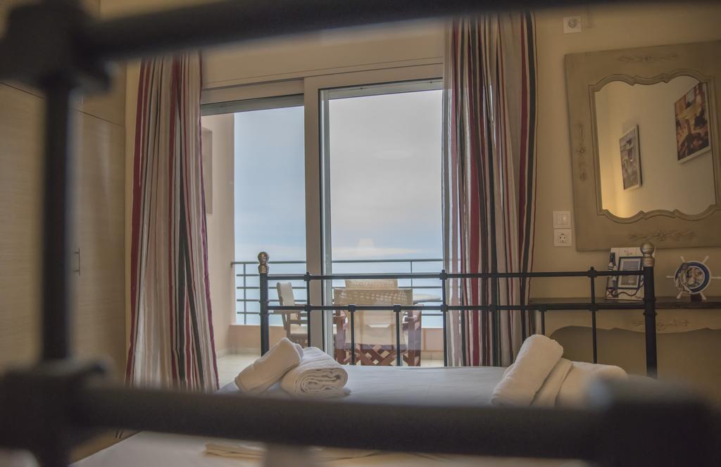 Aperanto House Paralia Loutsas Buitenkant foto