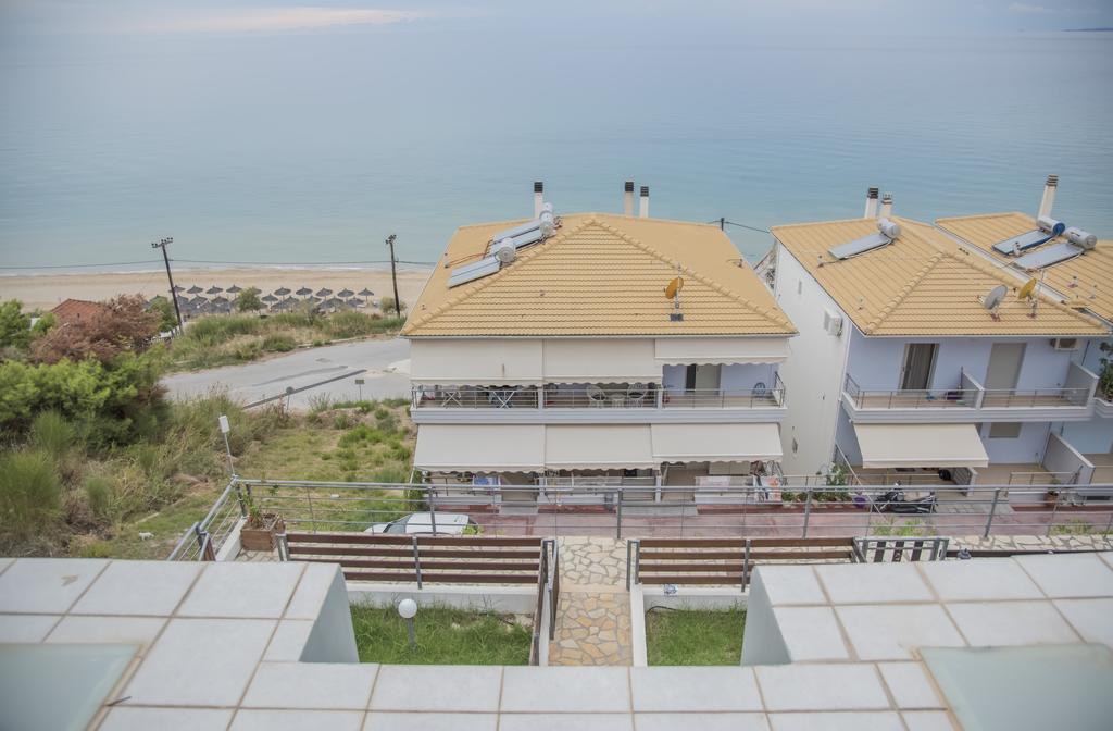 Aperanto House Paralia Loutsas Buitenkant foto