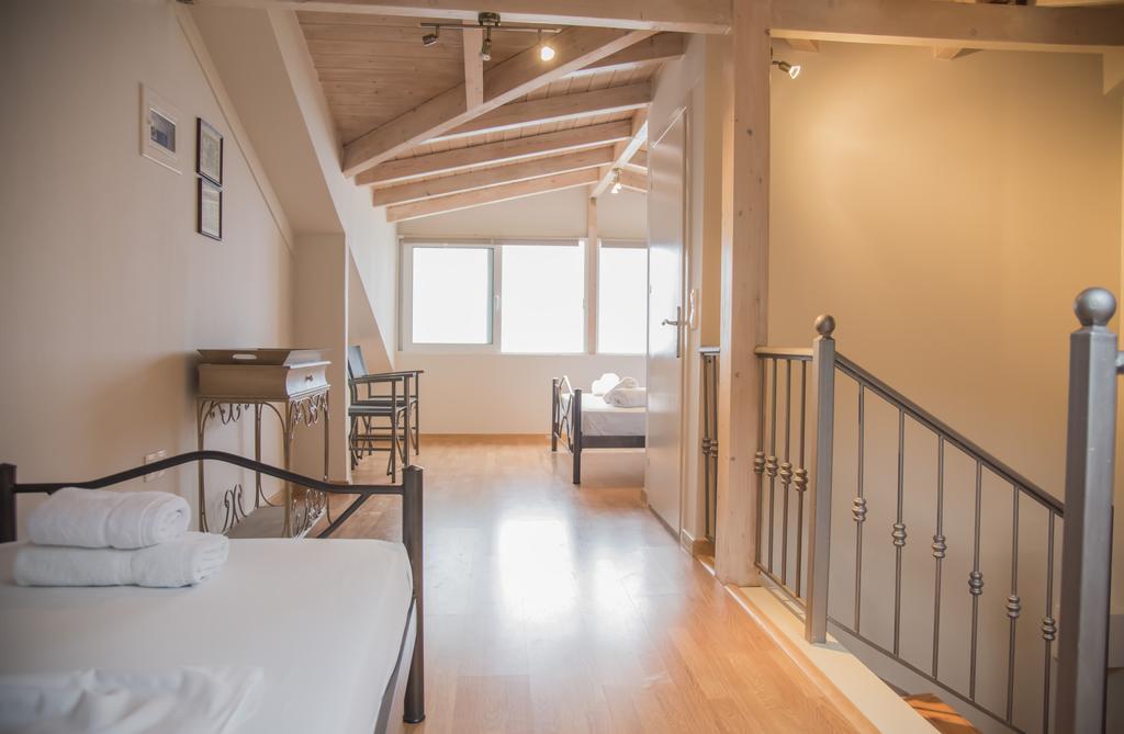 Aperanto House Paralia Loutsas Buitenkant foto