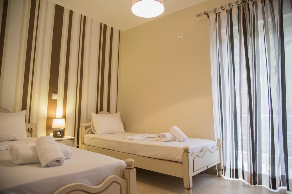 Aperanto House Paralia Loutsas Buitenkant foto