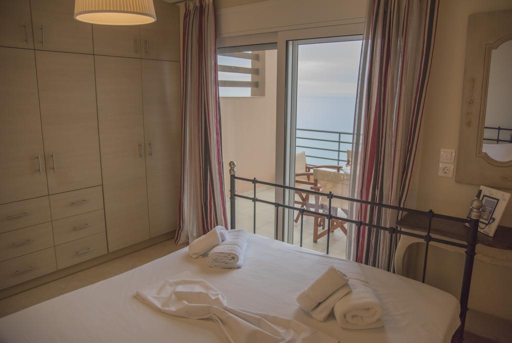 Aperanto House Paralia Loutsas Buitenkant foto