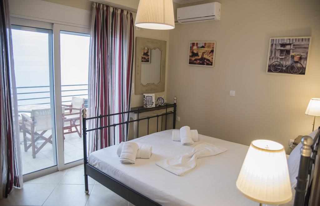 Aperanto House Paralia Loutsas Buitenkant foto